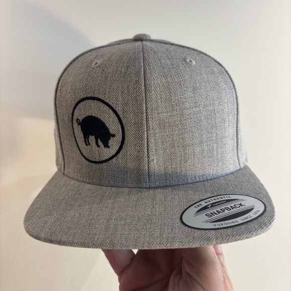 THE CLASSICS YUPOONG Gray Snapback Acrylic Wool Ballcap Hat Embroidered Pig NEW - Picture 4 of 11